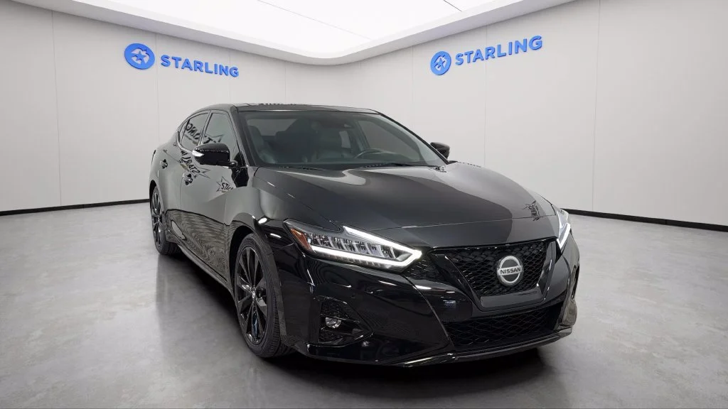 Used 2022 Black Nissan SR Xtronic CVT image 16