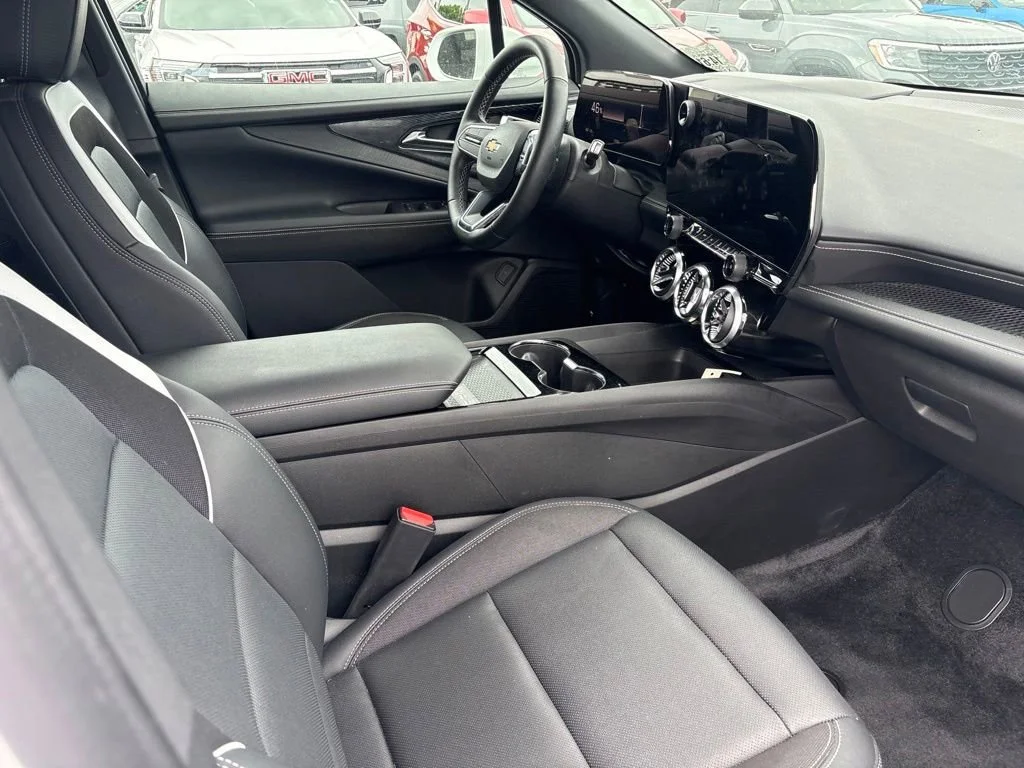 Used 2024 Summit White Chevrolet LT image 8