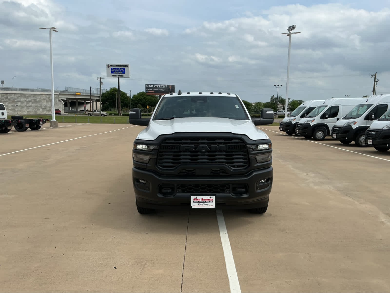 New 2026 Bright White Clear-Coat Exterior Paint RAM Tradesman image 3