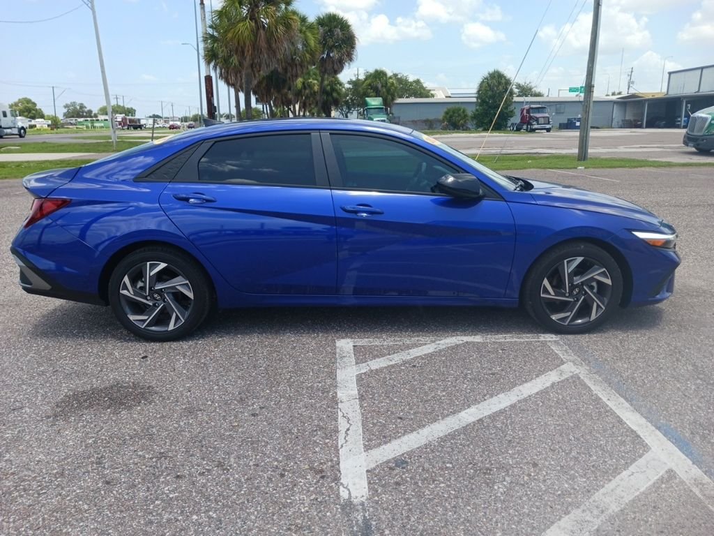 Used 2025 Blue Hyundai SEL Sport image 2