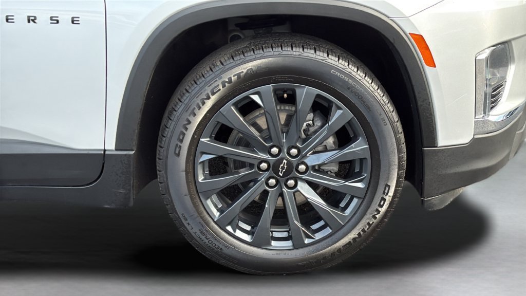 Used 2022 SILVER ICE METALLIC Chevrolet RS image 15
