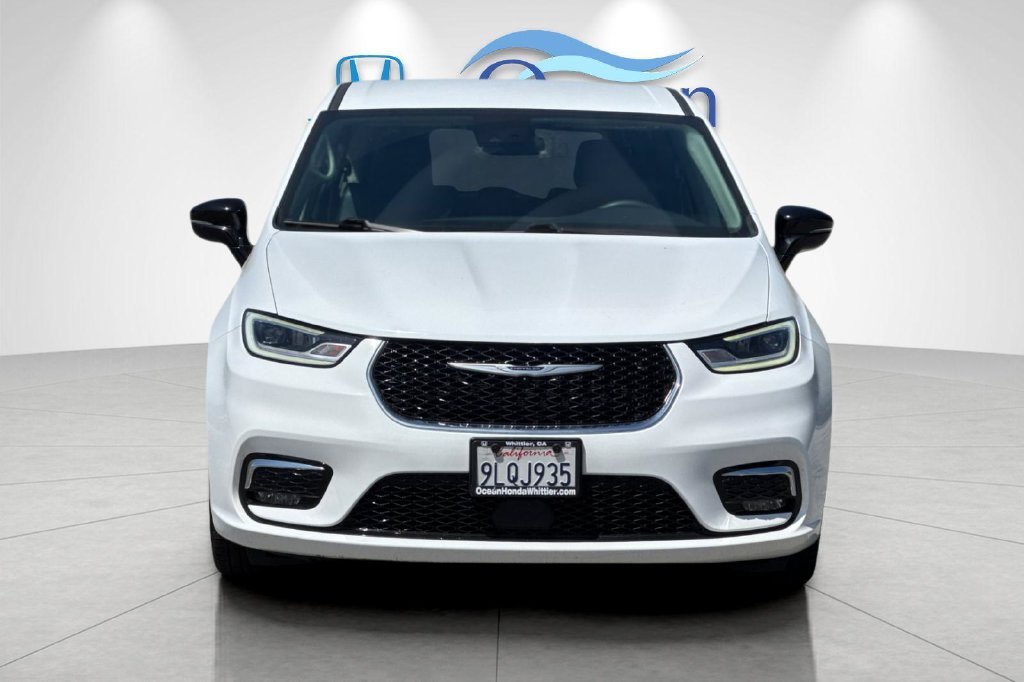 Used 2024 Bright White Clearcoat Chrysler Select image 9