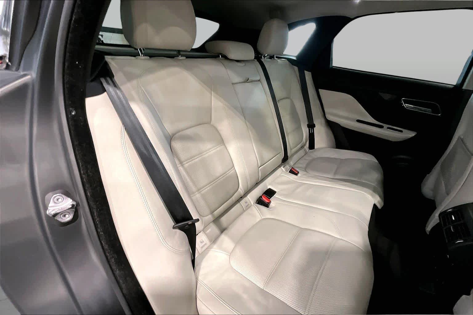 Used 2017 Odyssey Red Metallic Jaguar 35t Prestige image 18