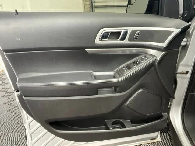Used 2015 Silver Ford XLT image 12