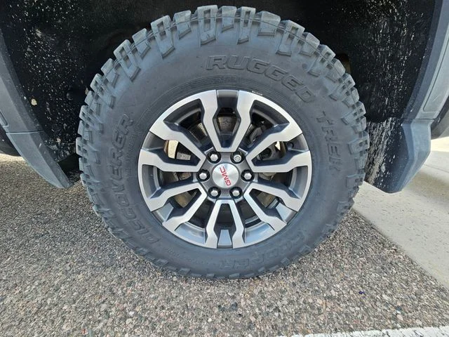 Used 2022  GMC AT4 image 21