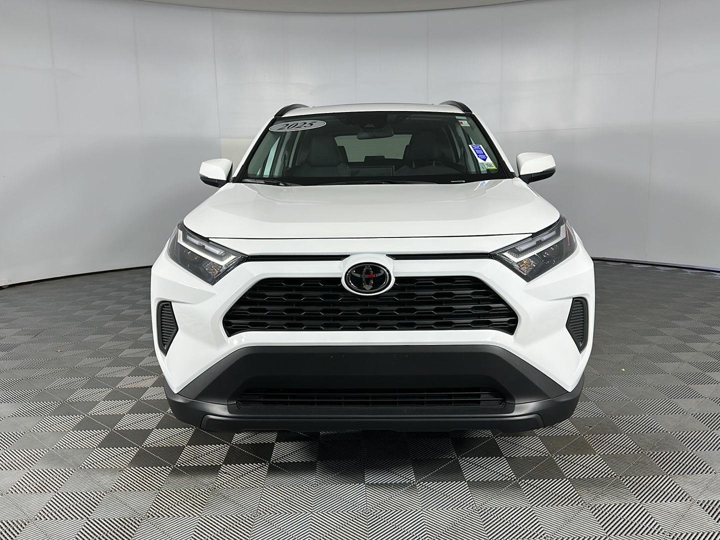 Used 2025 Ice Cap Toyota XLE image 2
