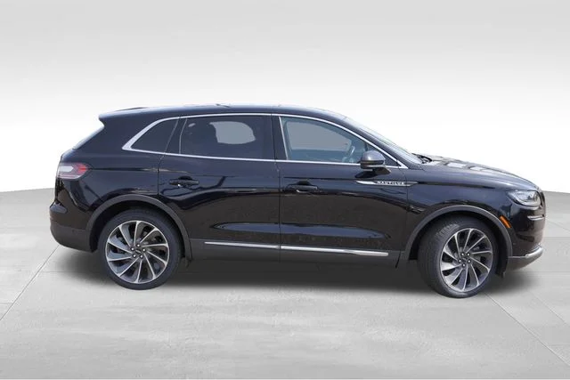 Used 2022 Black Lincoln Reserve image 3