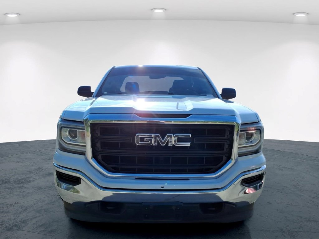 Used 2018 White GMC Base image 3