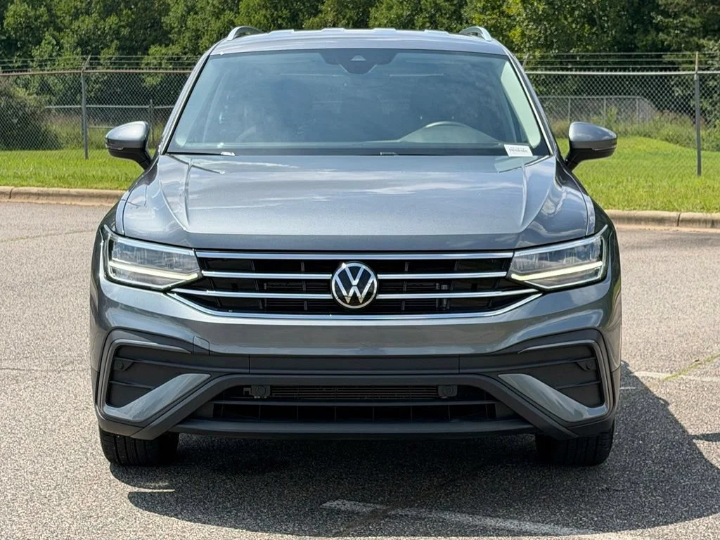 Used 2023 Gray Volkswagen 2.0T SE image 33