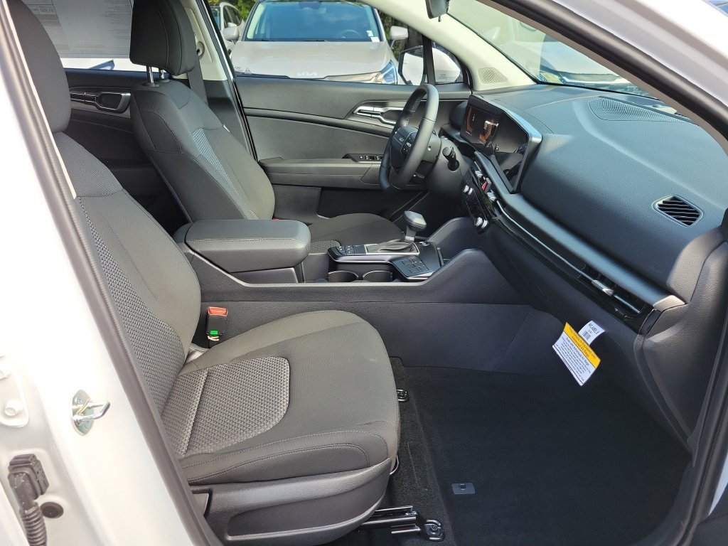 New 2027 Glacial White Pearl Kia LX image 7