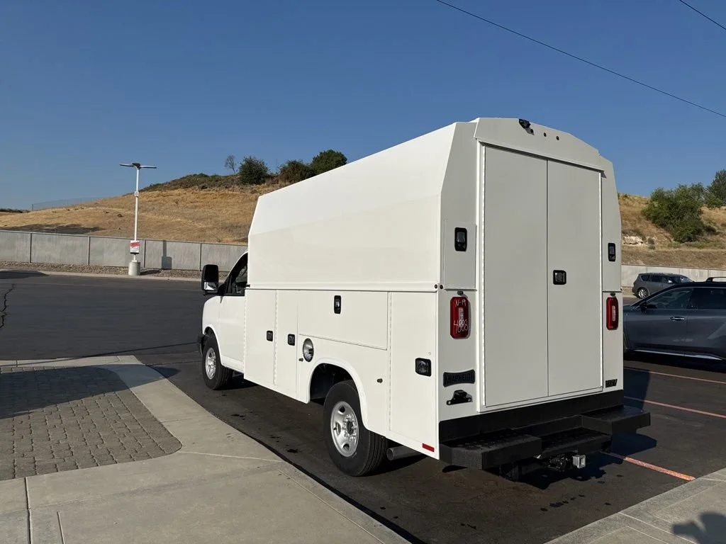 New 2024 Summit White GMC 1WT image 8