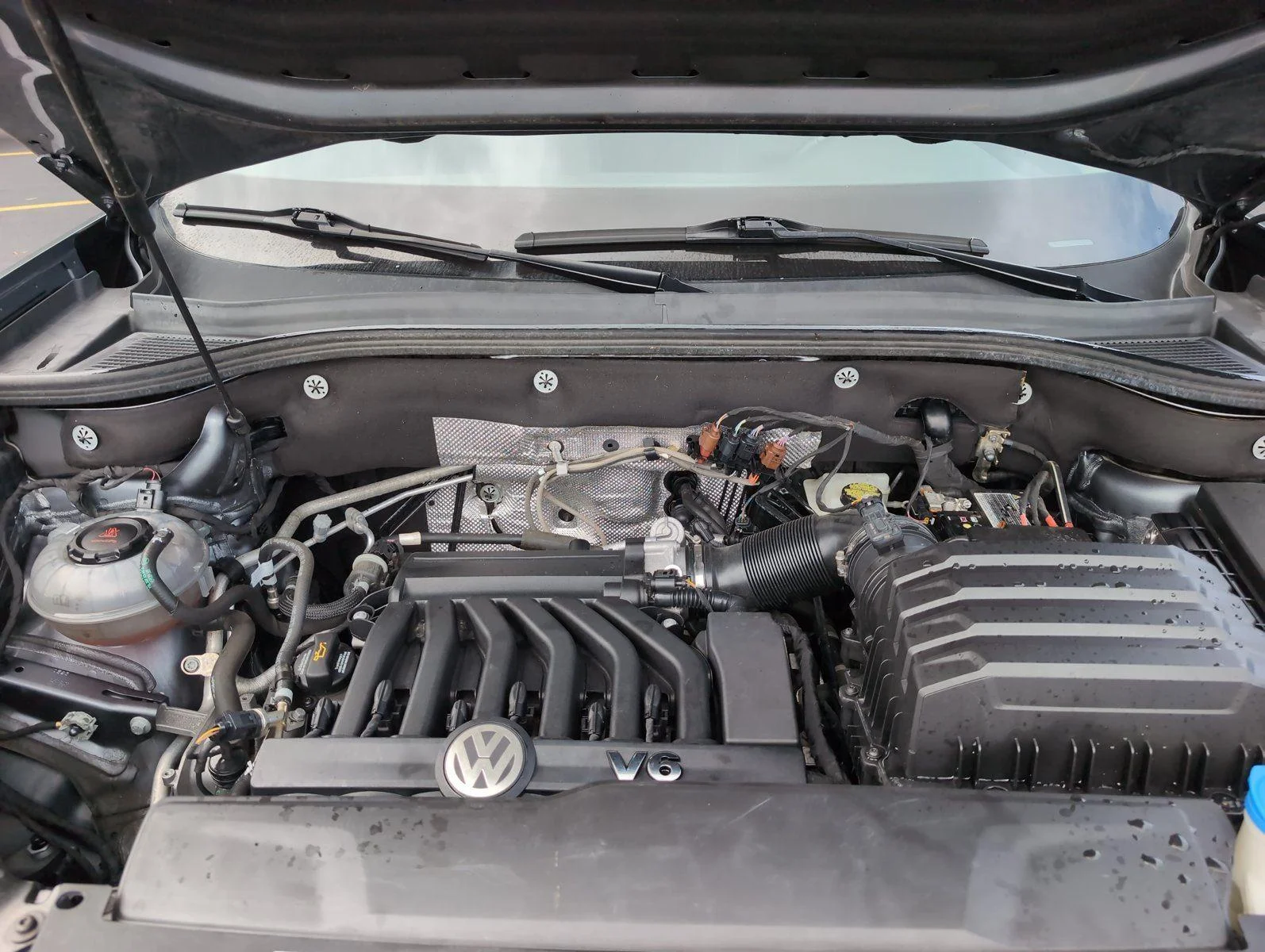 Used 2023 Platinum Gray Metallic Volkswagen 3.6L V6 SEL R-Line Black image 15