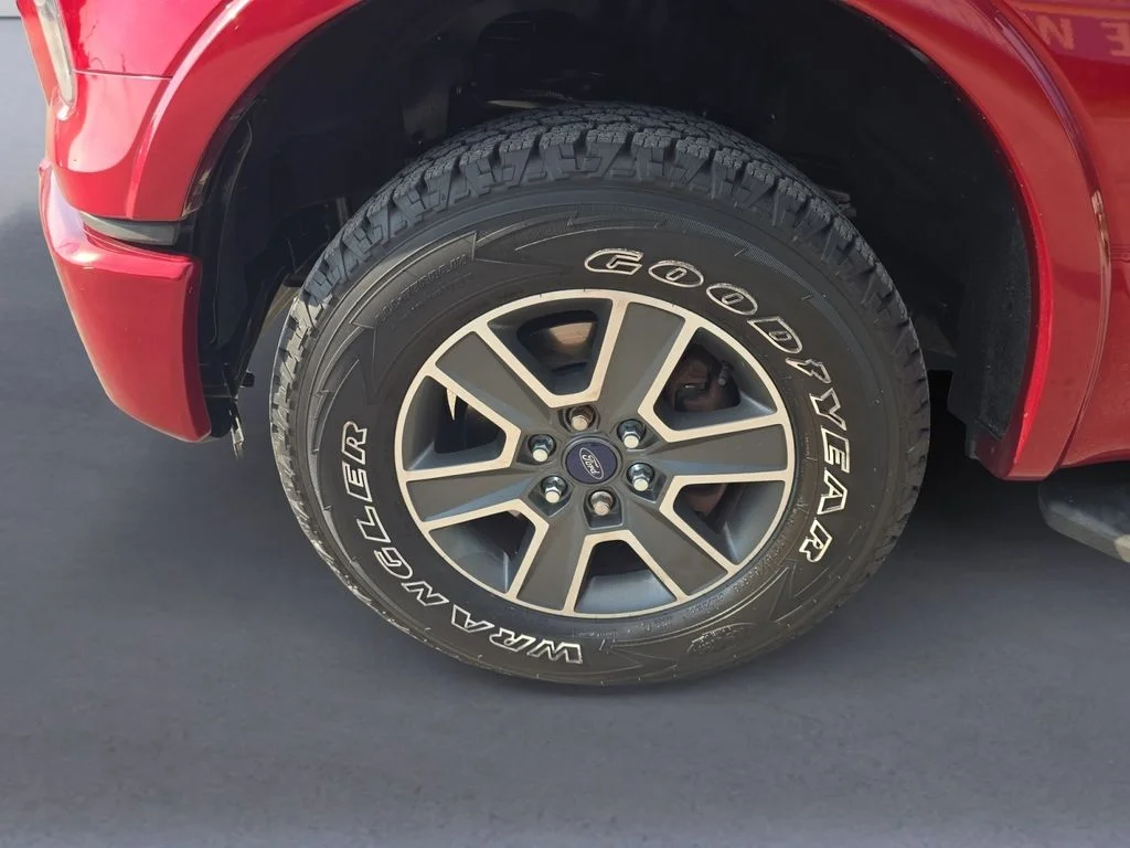 Used 2016 Ruby Red Metallic Tinted Clearcoat Ford XLT image 10