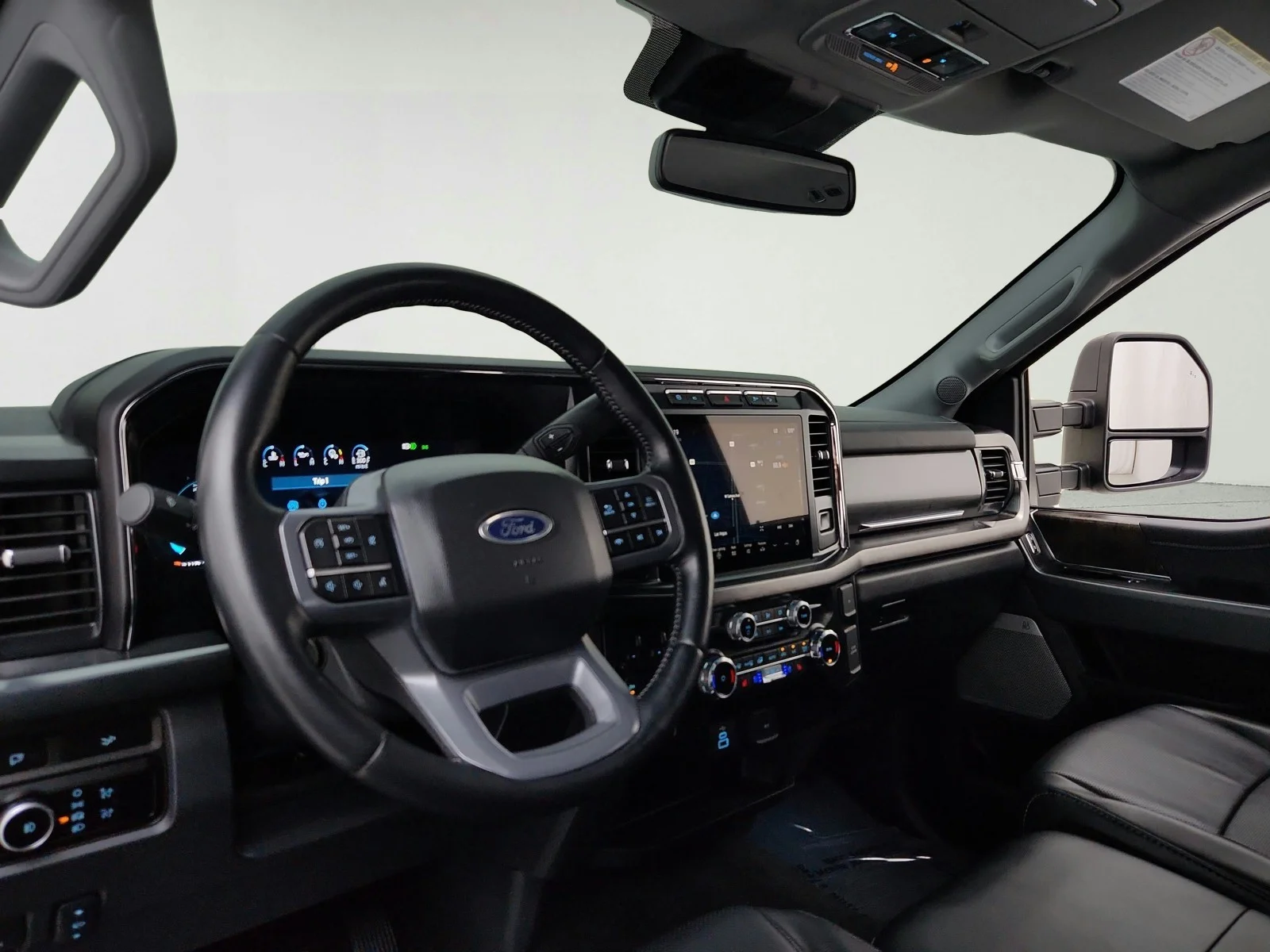 Used 2024 CARBONIZED GRAY Ford LARIAT image 16