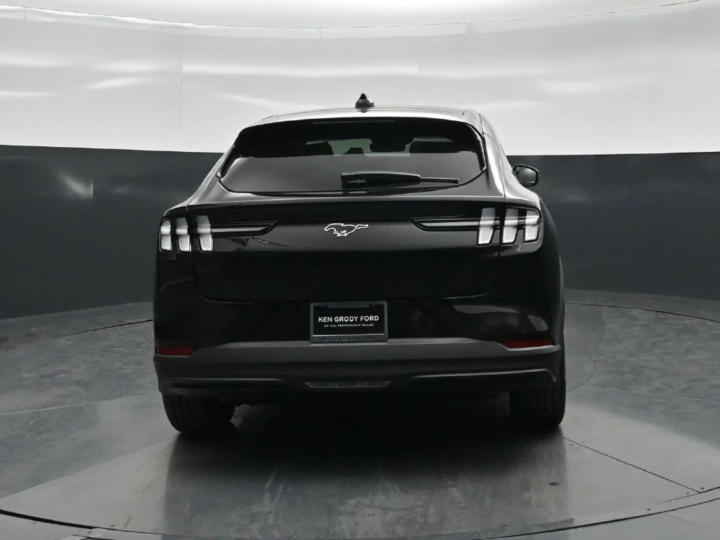 New 2026 Shadow Black Ford Select image 22