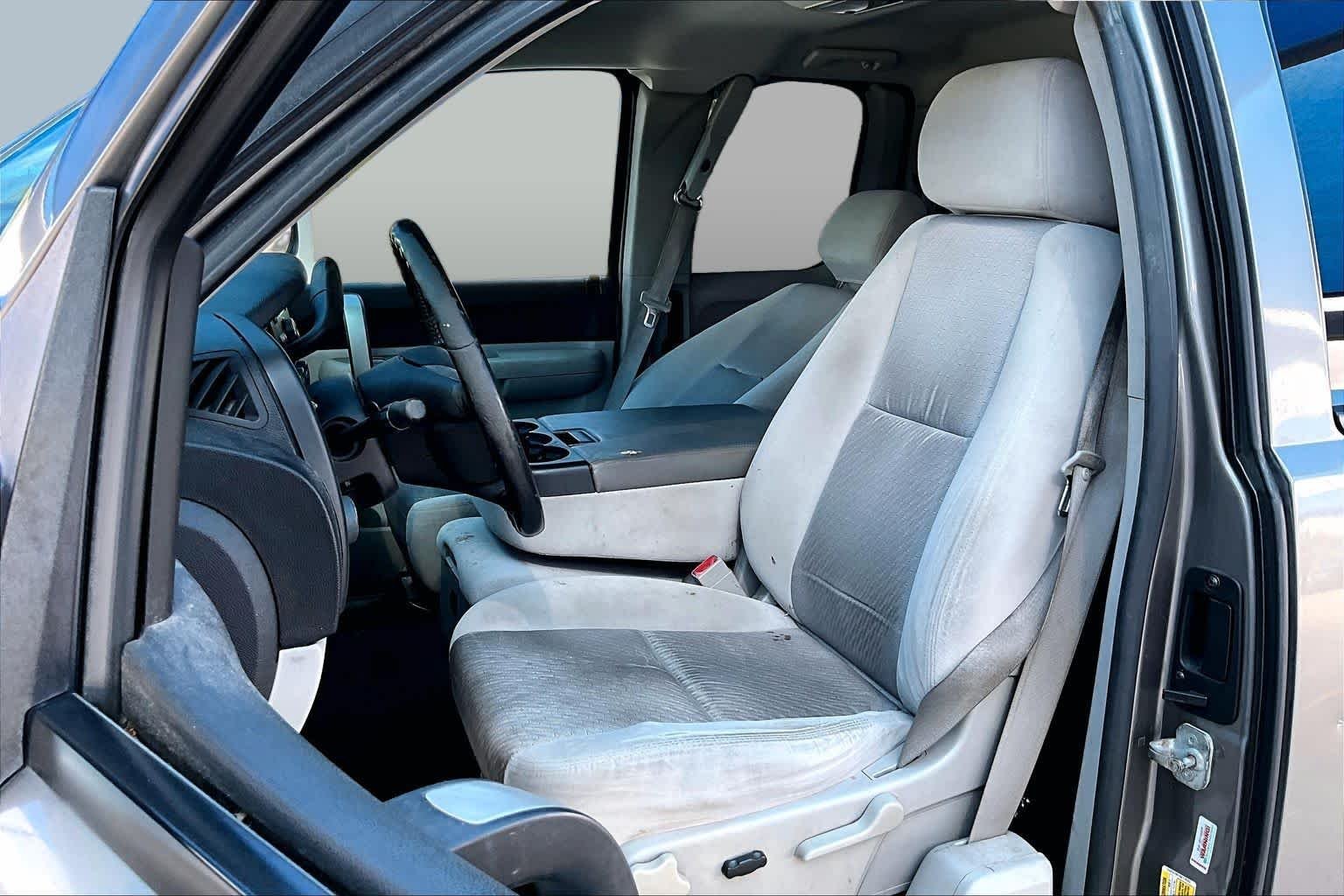 Used 2009 Graystone Metallic Chevrolet LT image 4