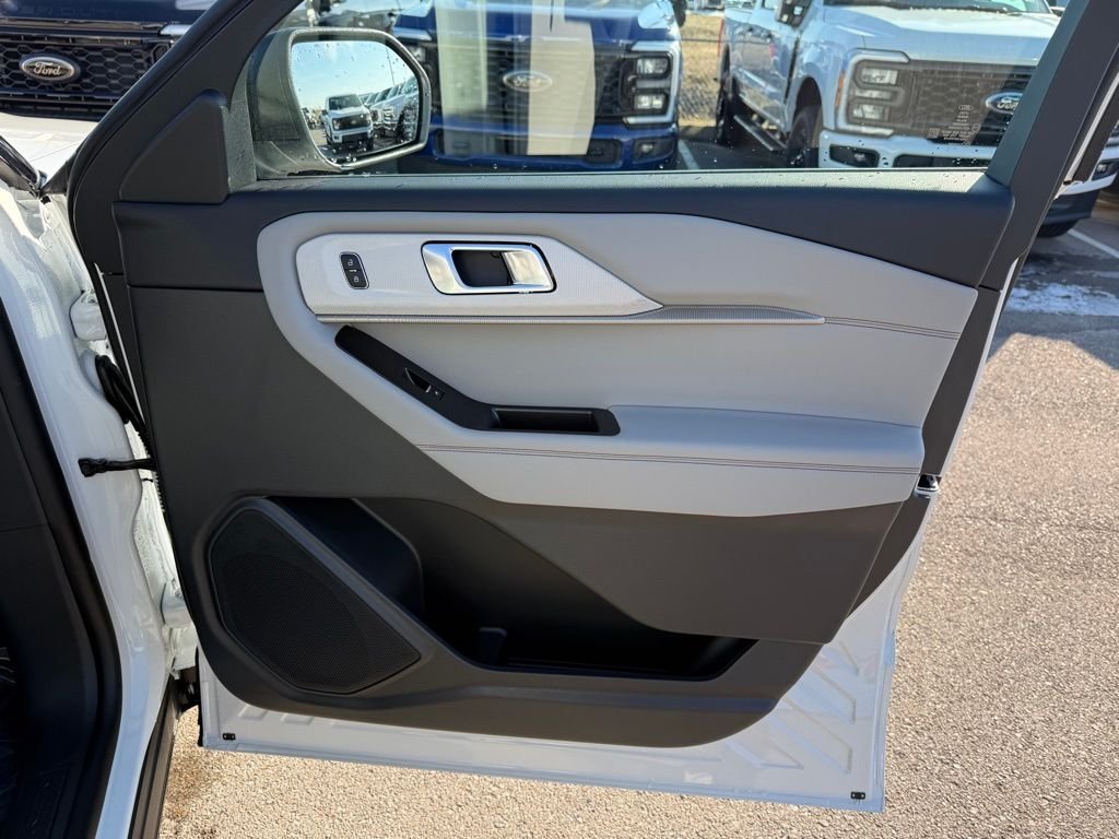 New 2026 Star White Metallic Tri-Coat Ford Active image 19