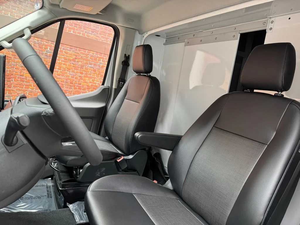 New 2026 Oxford White Ford Cutaway image 25