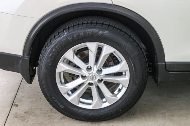 Used 2016 White Nissan SV image 10