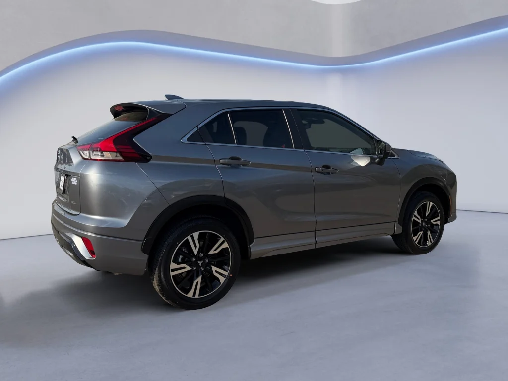 New 2026 Mercury Gray Metallic Mitsubishi SEL image 3