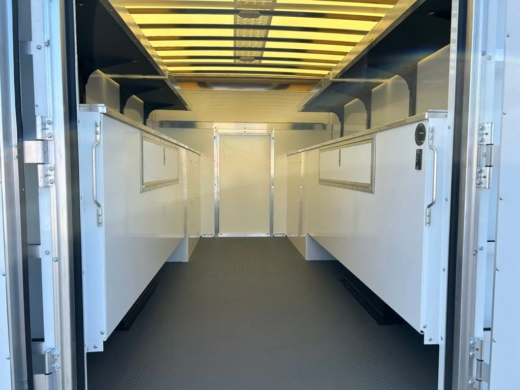 New 2025 Bright White Clear-Coat Exterior Paint RAM Low Roof image 19