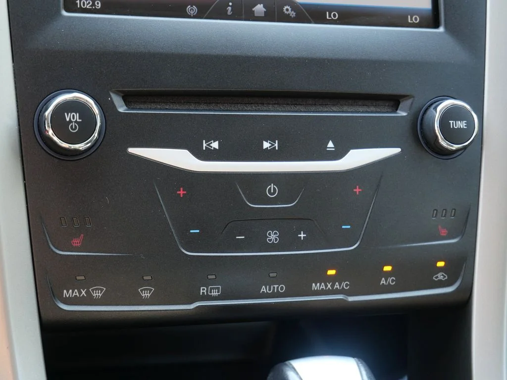 Used 2014 Black Ford SE image 22