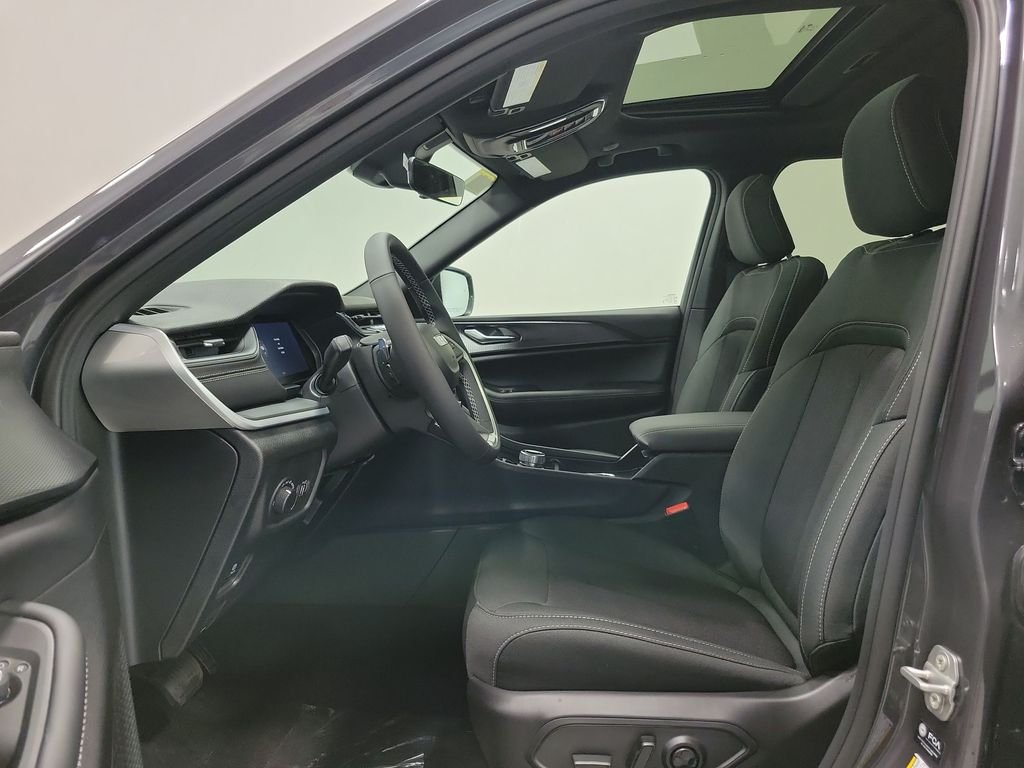 New 2026 Baltic Gray Metallic Clear-Coat Exterior Paint Jeep Laredo X image 10