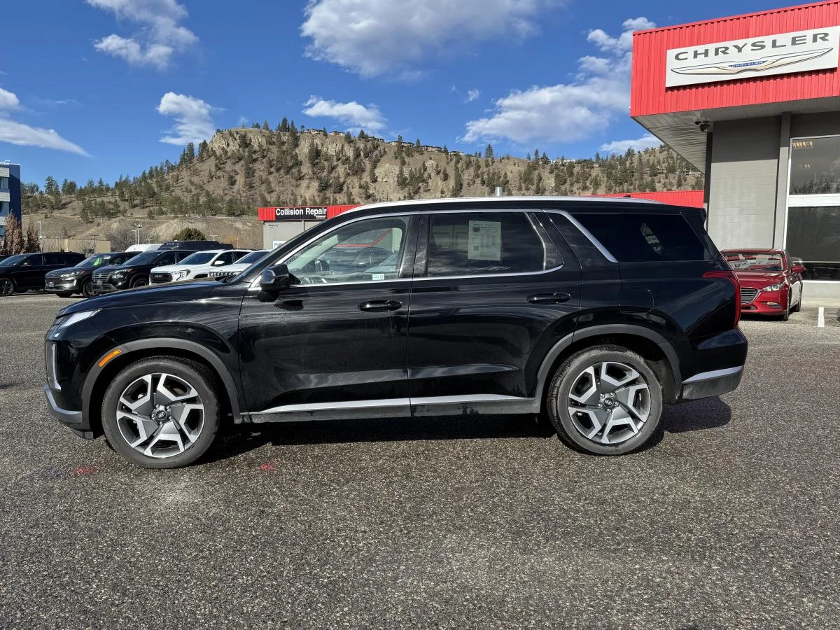 Used 2024 Black Hyundai Preferred 8-Passenger AWD image 10
