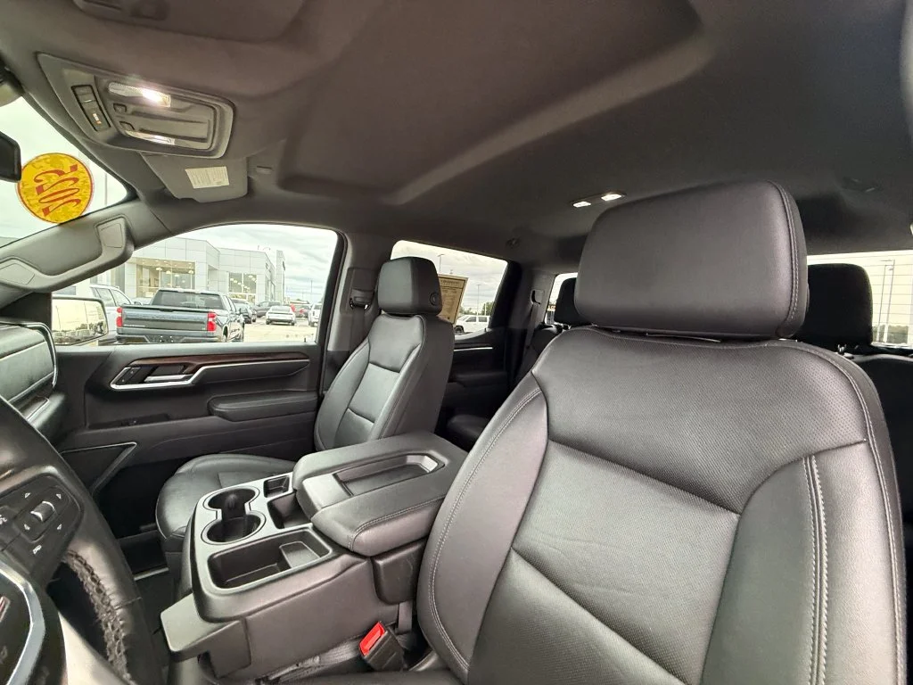 Used 2025 White GMC SLT image 21