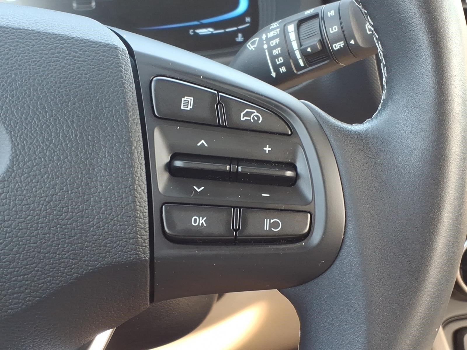 2025 Hyundai Venue SEL - Photo 18