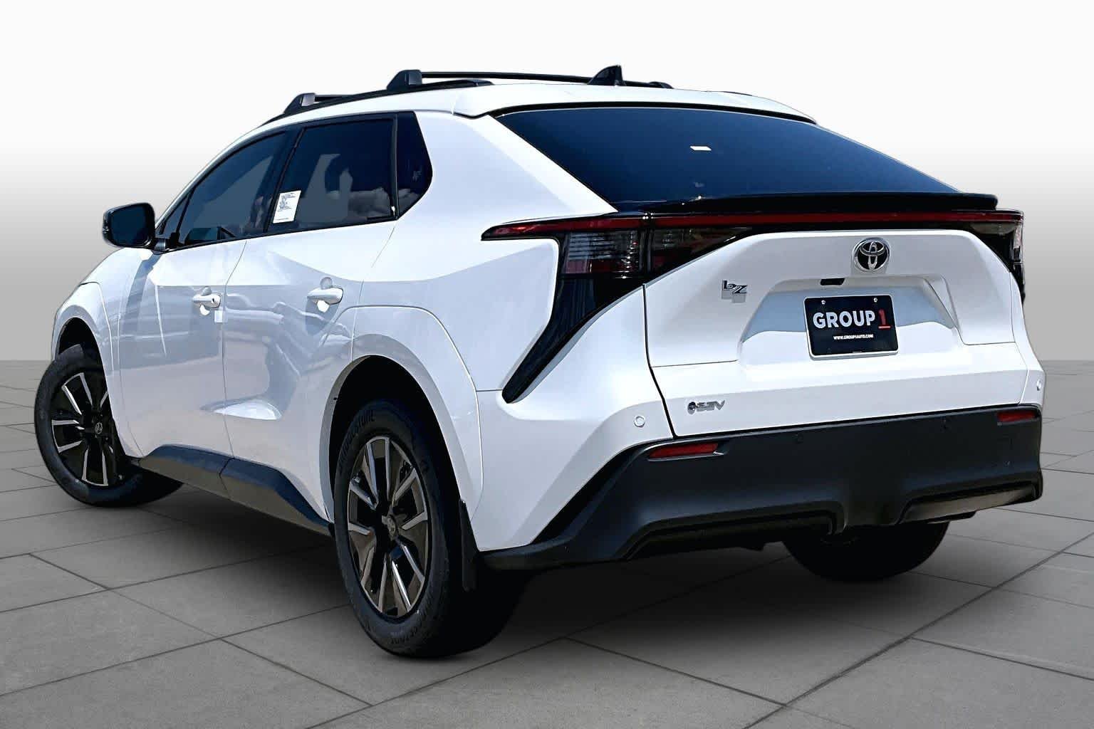 New 2026 Wind Chill Pearl Toyota XLE image 7