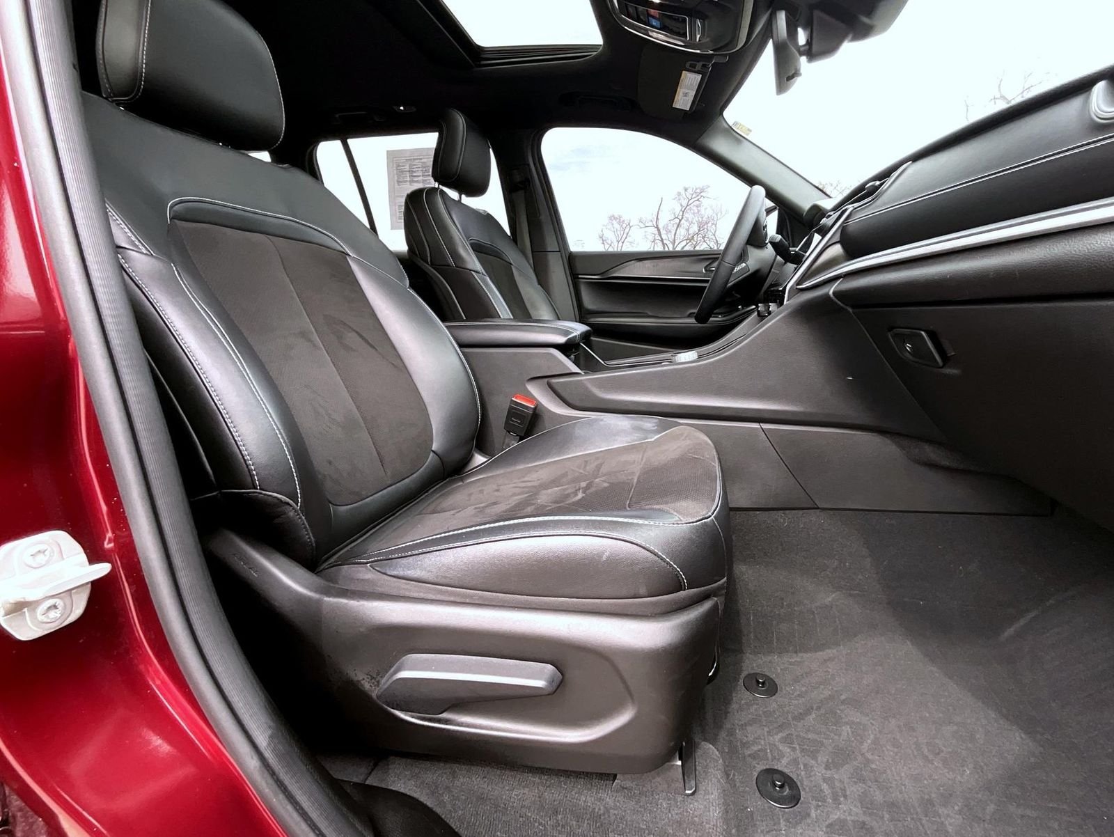 Used 2023 Red Jeep Altitude X image 16