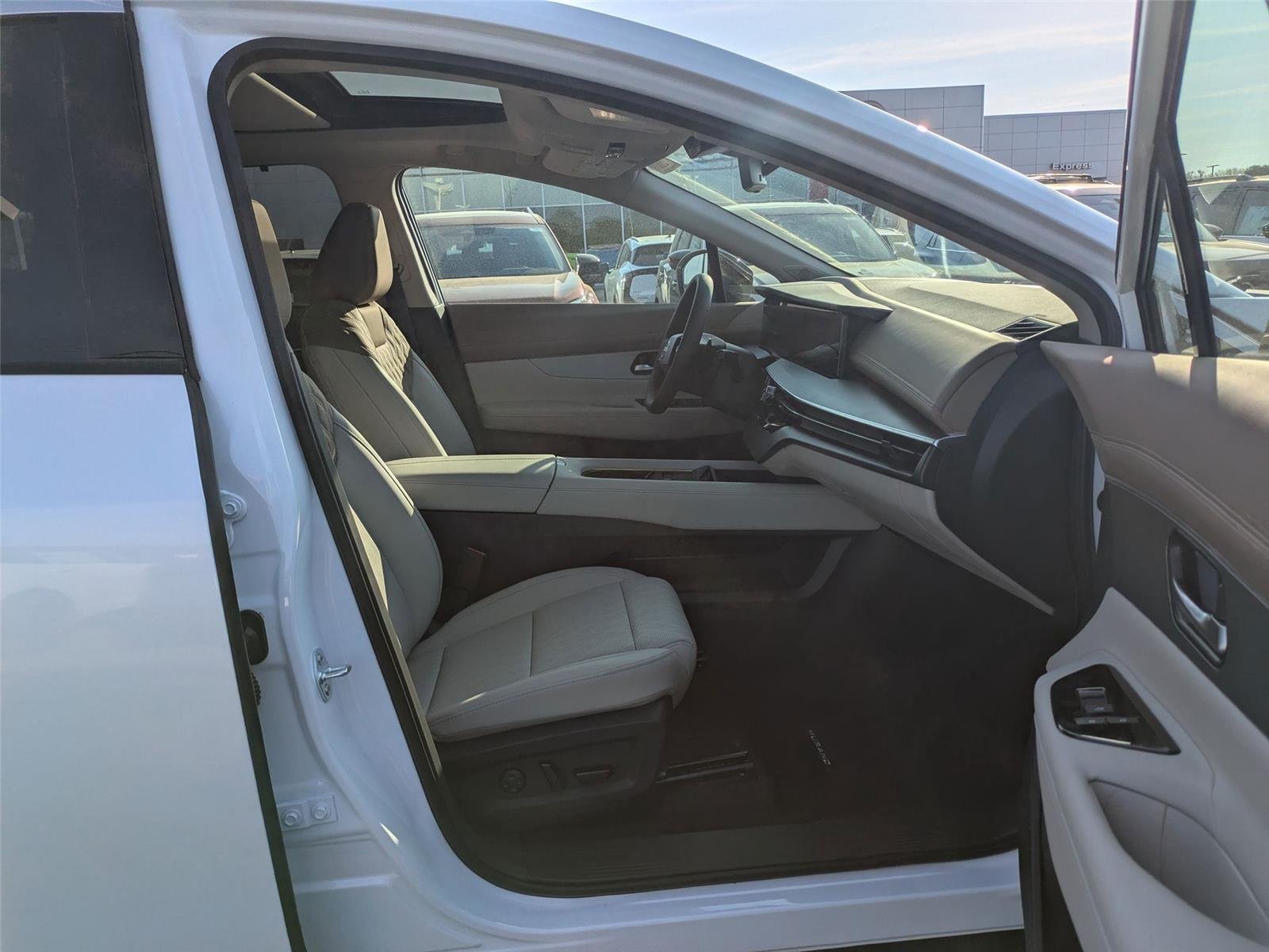 New 2026 Everest White Pearl TriCoat Nissan Platinum image 37