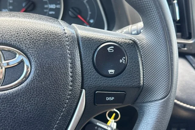Used 2014 Silver Toyota XLE image 26