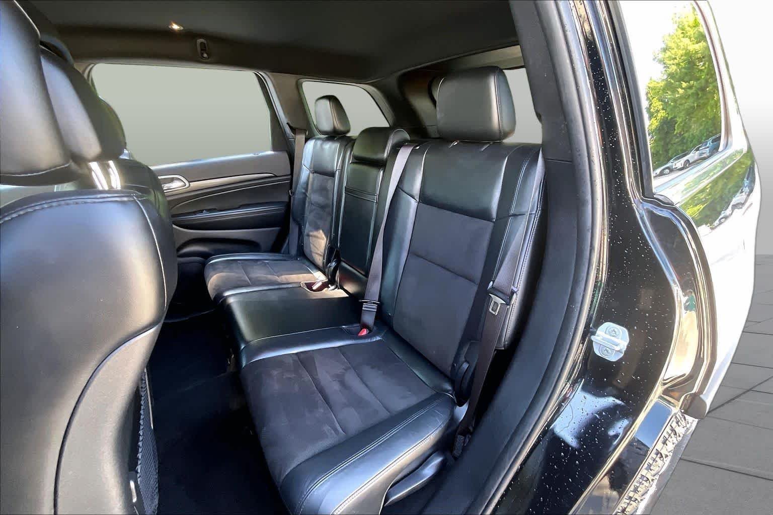 Used 2021 Diamond Black Crystal Pearlcoat Jeep Laredo X image 19