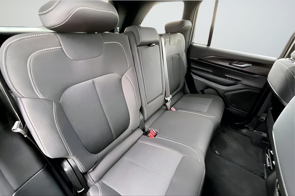 Used 2025 SELECT Jeep Laredo X image 20