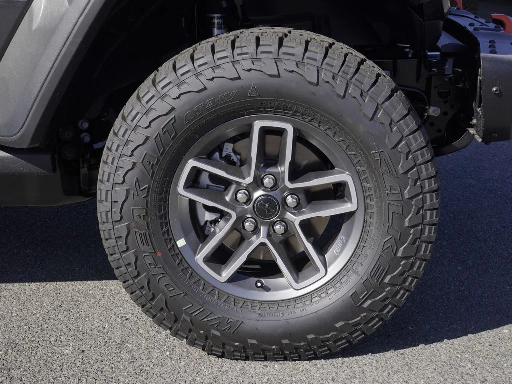 New 2026 Granite Crystal Metallic Clear-Coat Exterior Paint Jeep Mojave image 9
