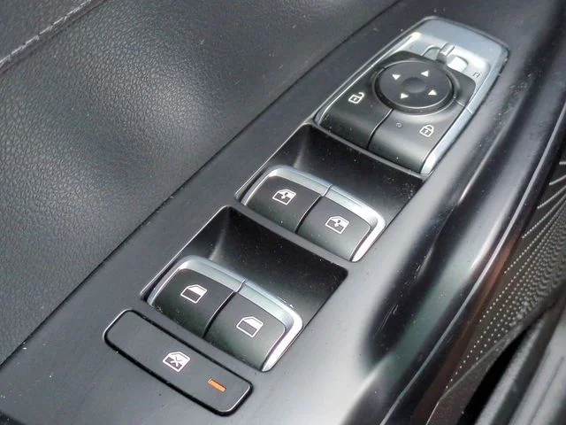 Used 2023 Wolf Gray Kia GT-Line image 23