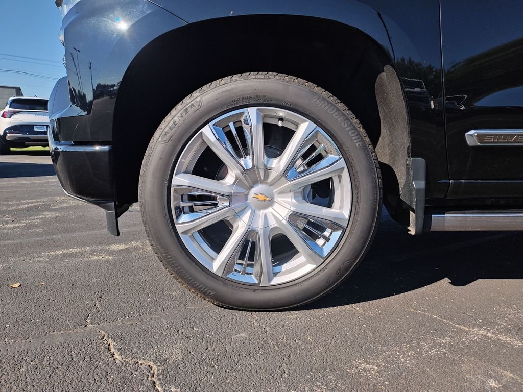 Used 2022 Black Chevrolet High Country image 3