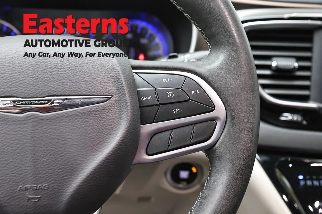 Used 2023 Silver Chrysler LX image 16
