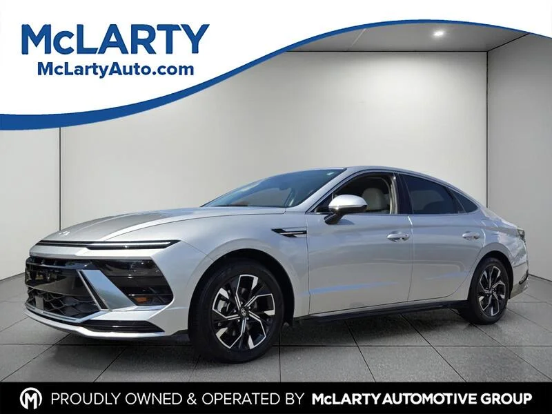 Used 2025 Silver HYUNDAI SEL image 1