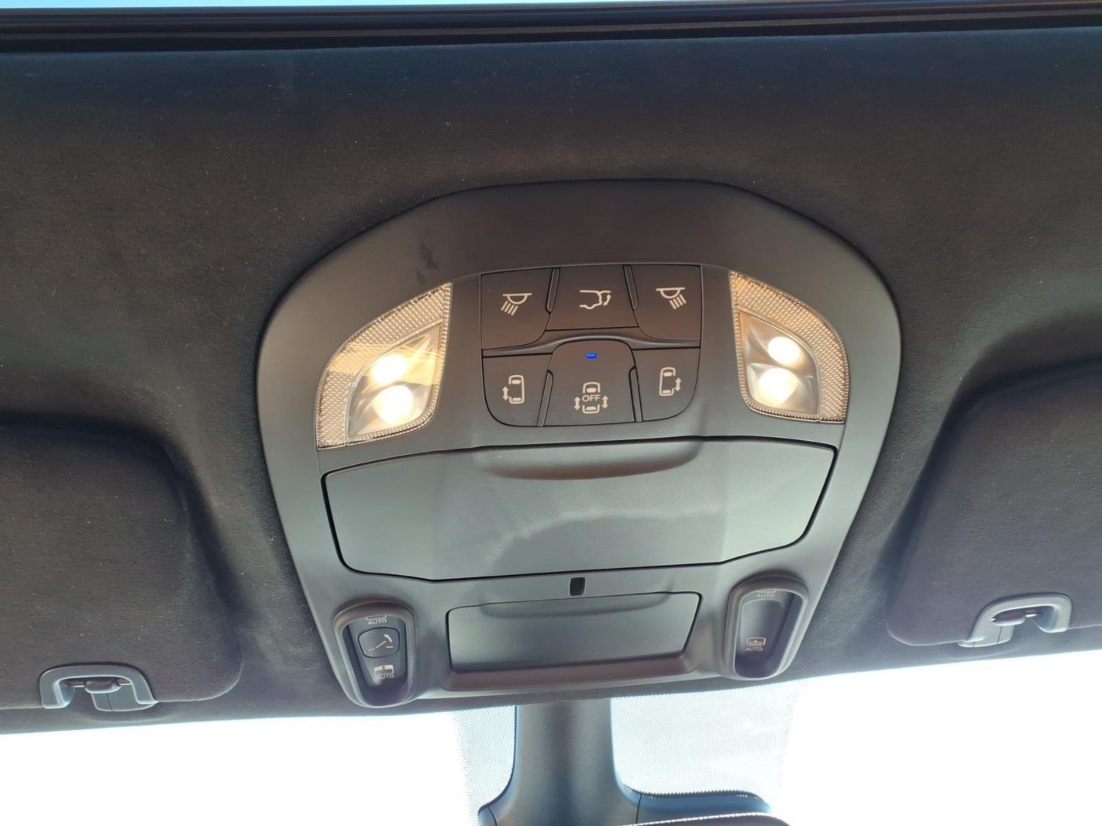 Used 2024 Bright White Clearcoat Chrysler Pinnacle image 28