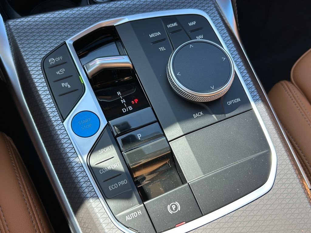 New 2026 Portimao Blue Metallic BMW eDrive40 image 28