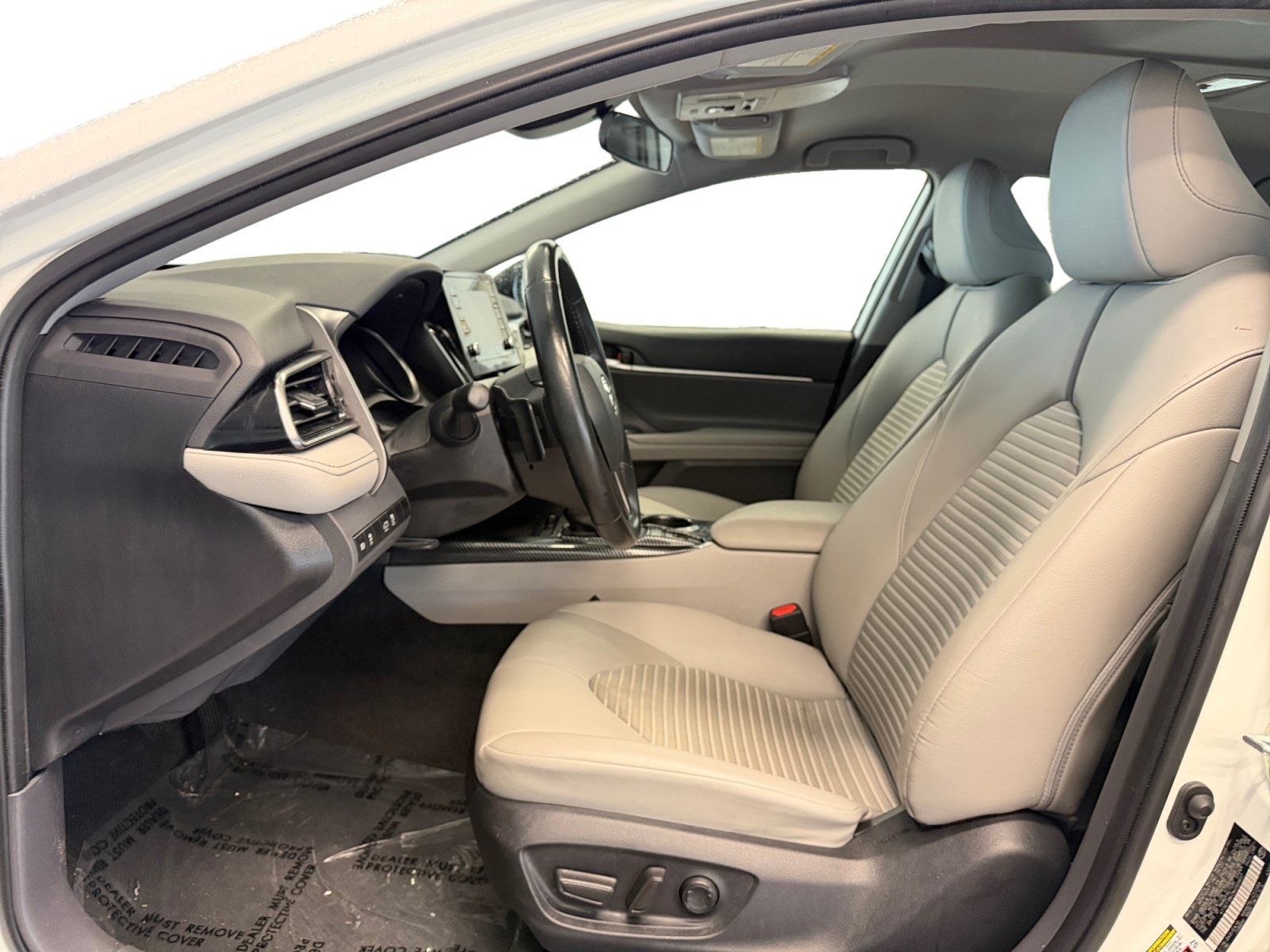 Used 2022 White Toyota SE image 8