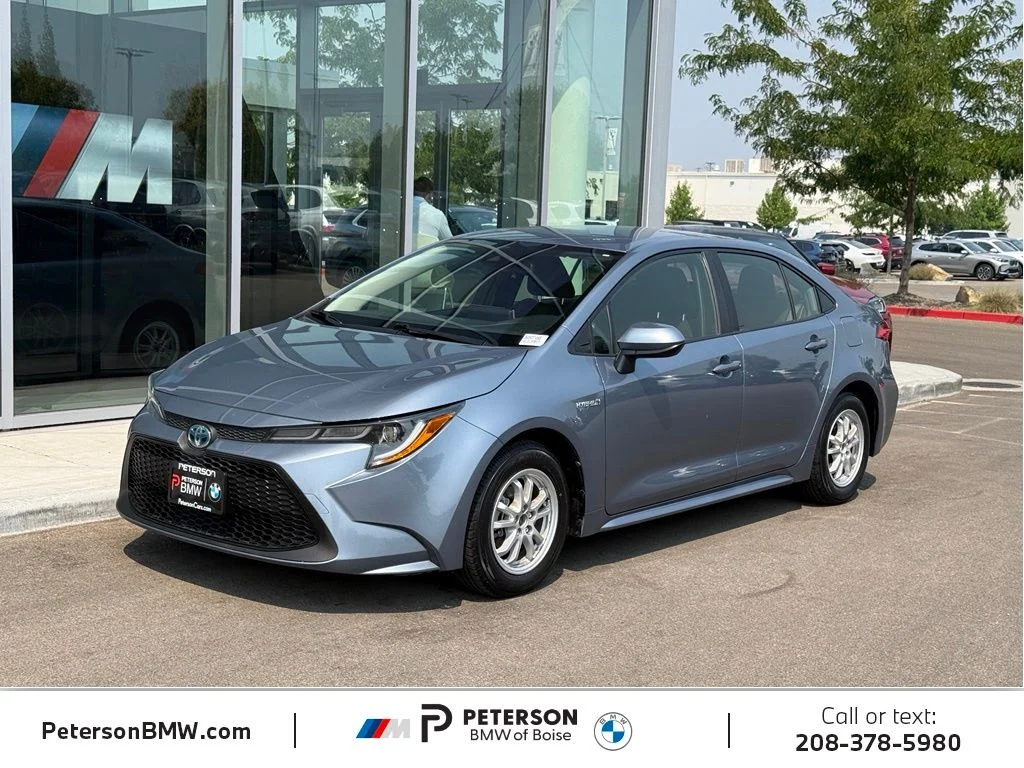 Used 2021  Toyota LE image 1