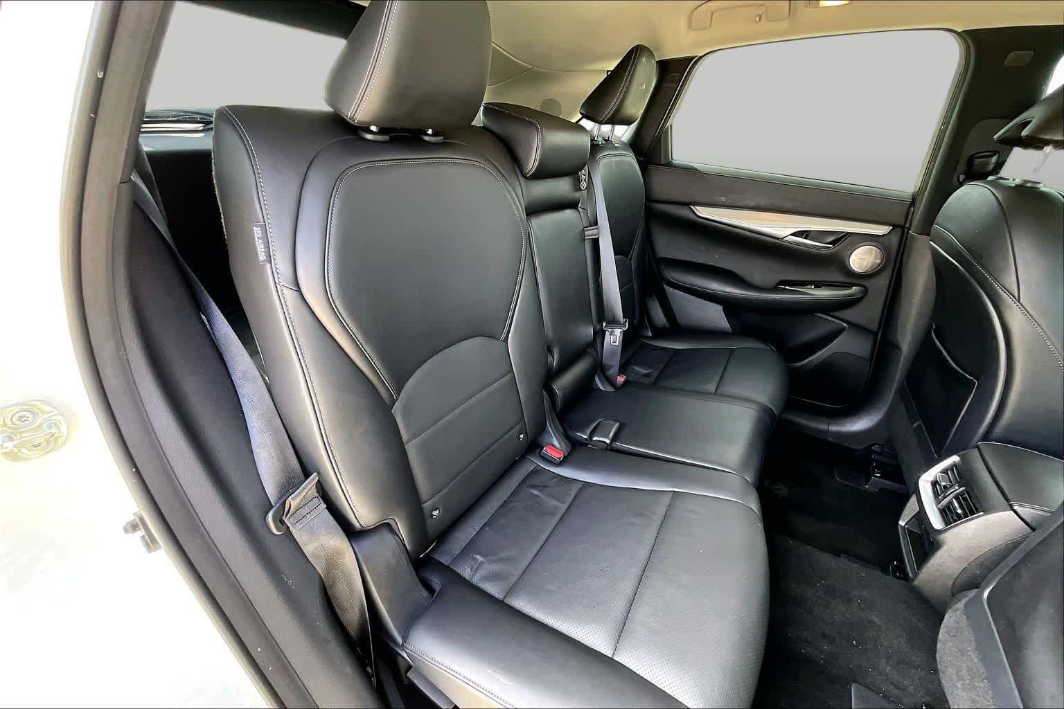 Used 2022 Majestic White INFINITI ESSENTIAL image 18