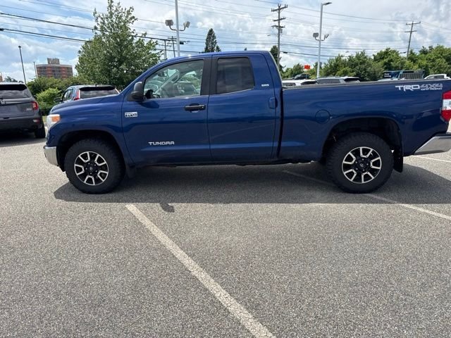 Used 2014 Blue Toyota SR5 image 11