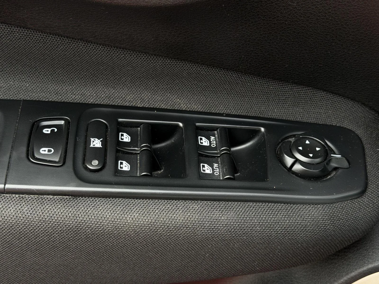 Used 2015 Colorado Red Jeep Latitude image 8