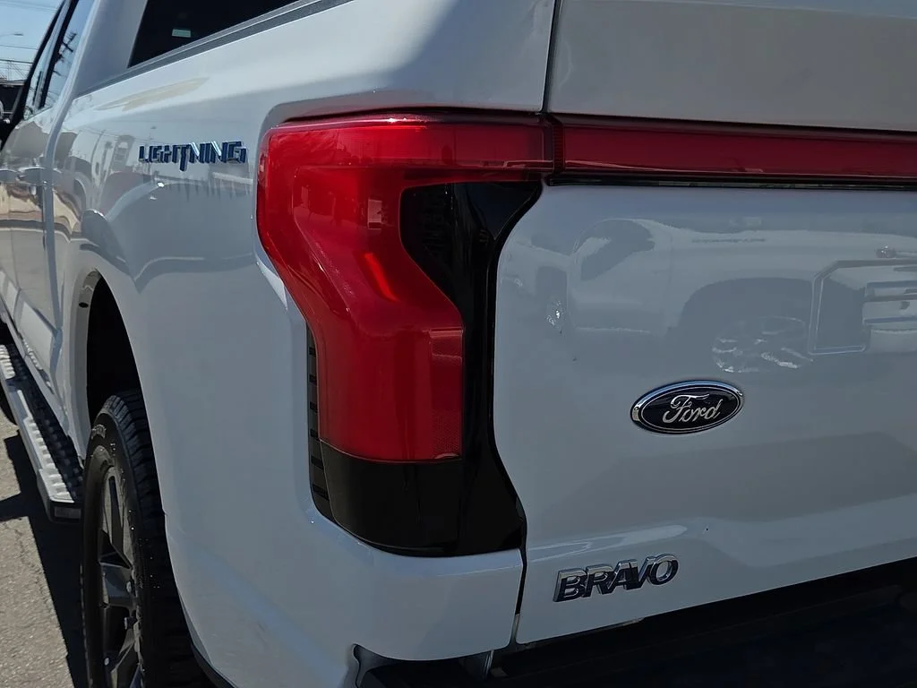 2023 Ford F-150 Lightning Lariat - Photo 9