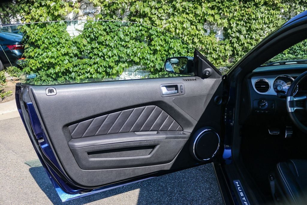 2010 Ford Mustang GT - Photo 24